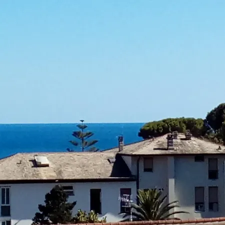 Park&beach Monterosso Fegina No Sea View 度假居